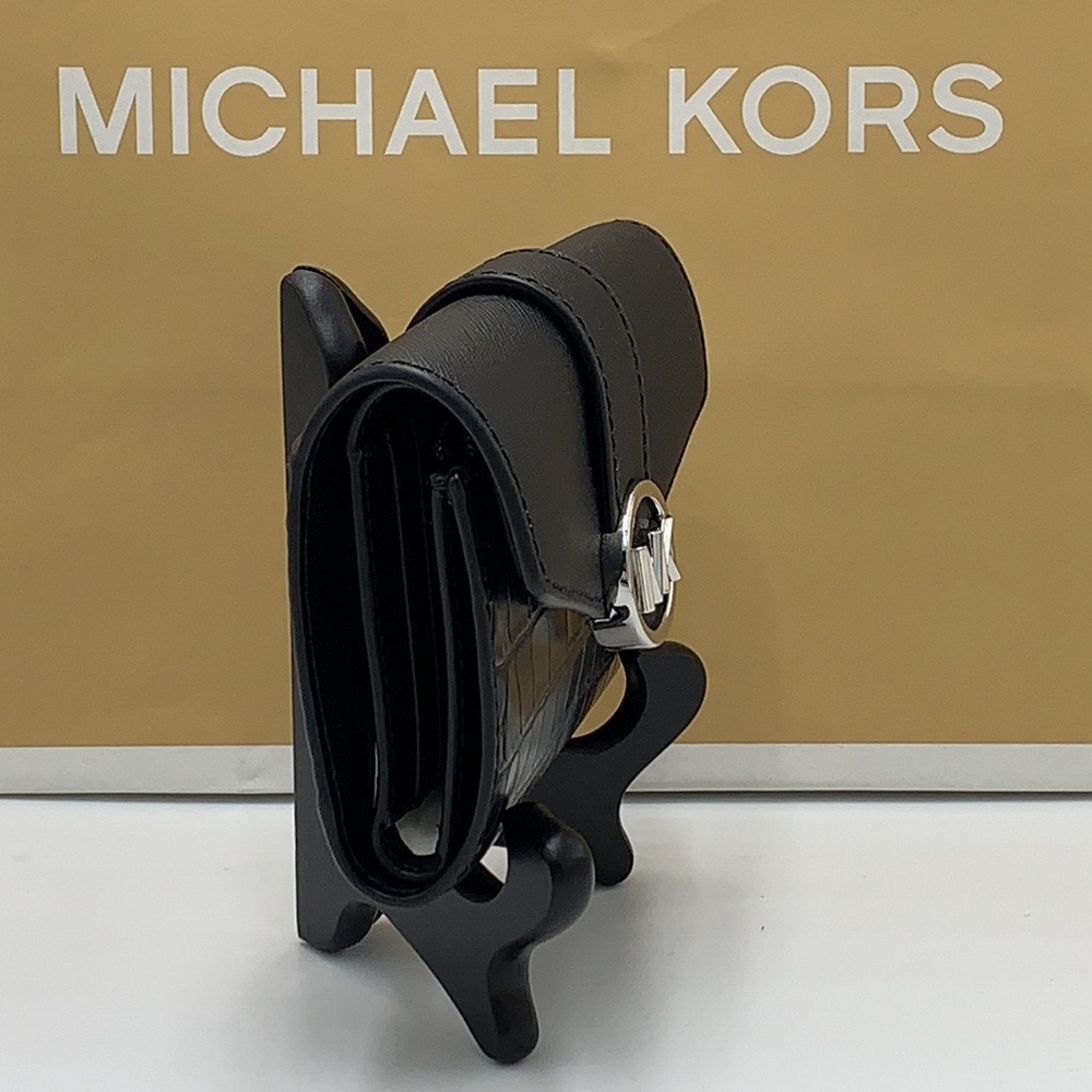 MICHAEL KORS
Carmen Medium Faux Leather Wallet
BLACK COLOR - Picture 3 of 11